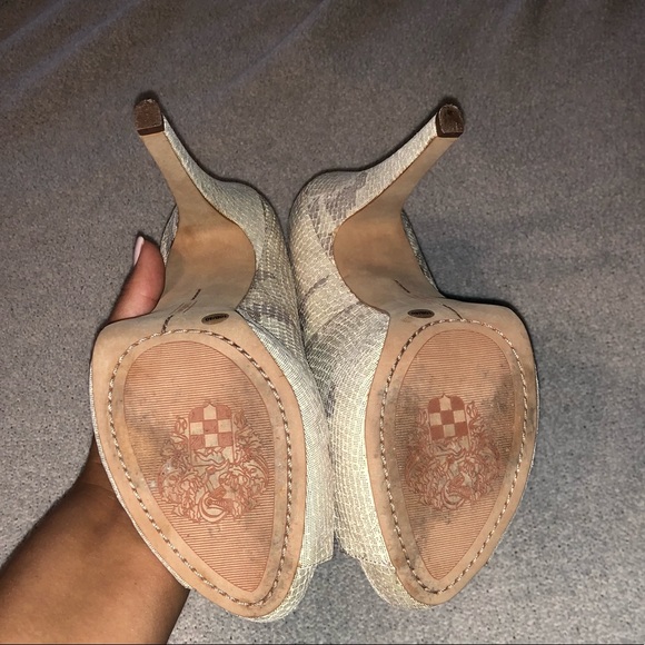 Vince Camuto iridescent snakeskin platform heel - Picture 4 of 7